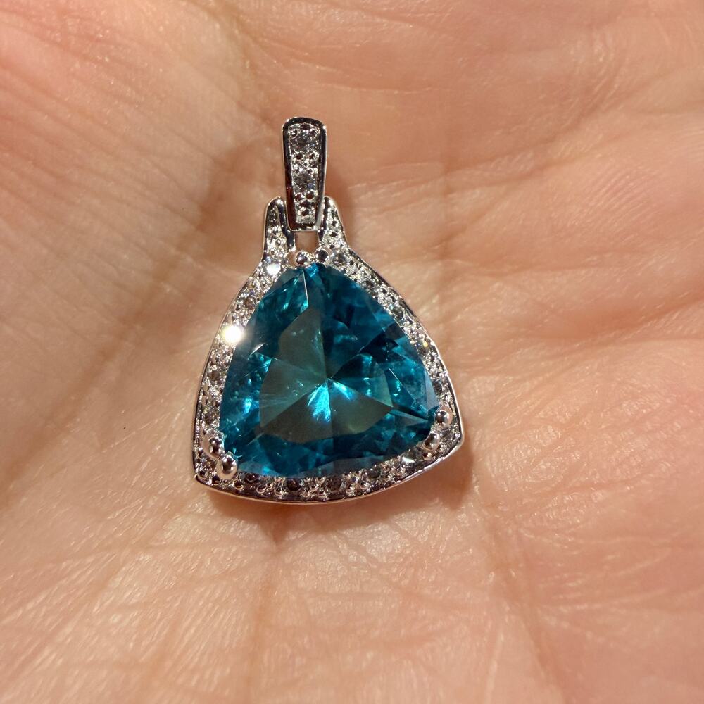 Gorgeous Blue Topaz (December Birthstone) Cubic Zirconia Jewelry Pendant - Picture 4 of 4